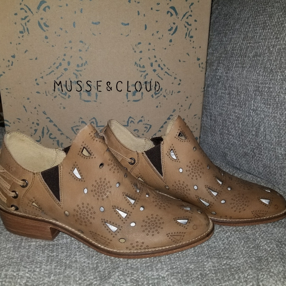 Anthropologie Musse & Cloud Boots 9